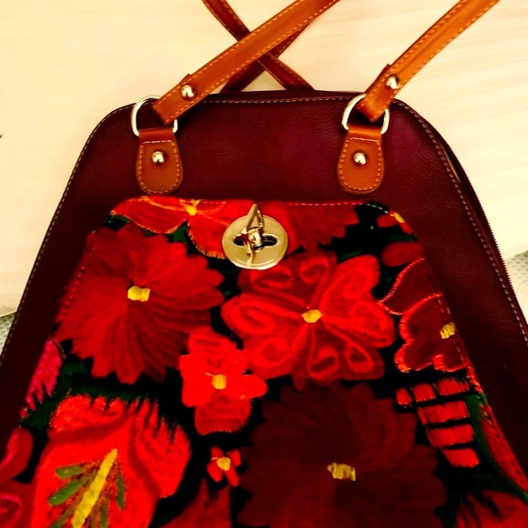South American embroidered crossbody purse. - Picture 7 of 10